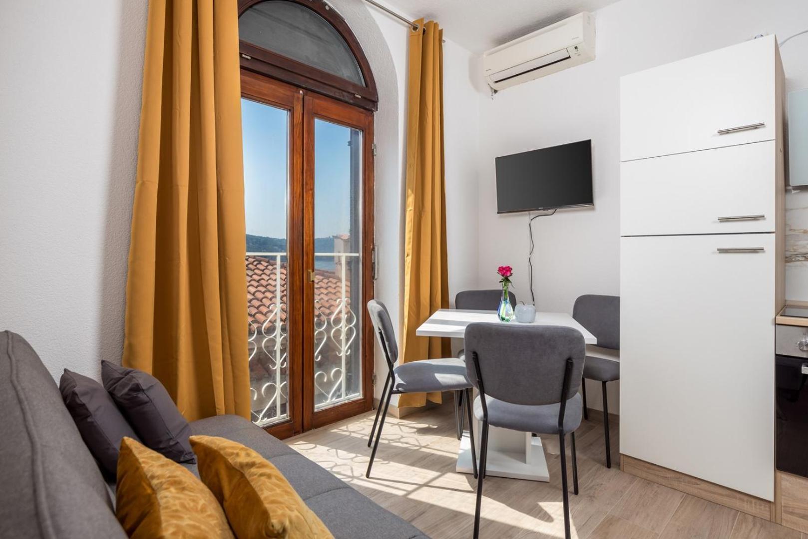 Apartments Jadranka 奥米沙利 外观 照片