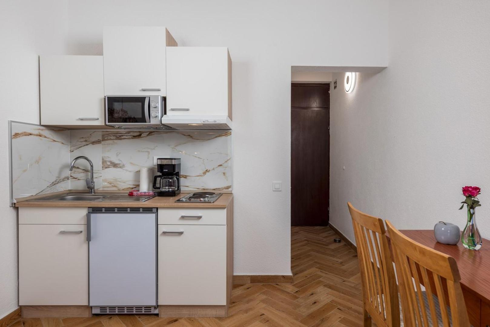 Apartments Jadranka 奥米沙利 外观 照片