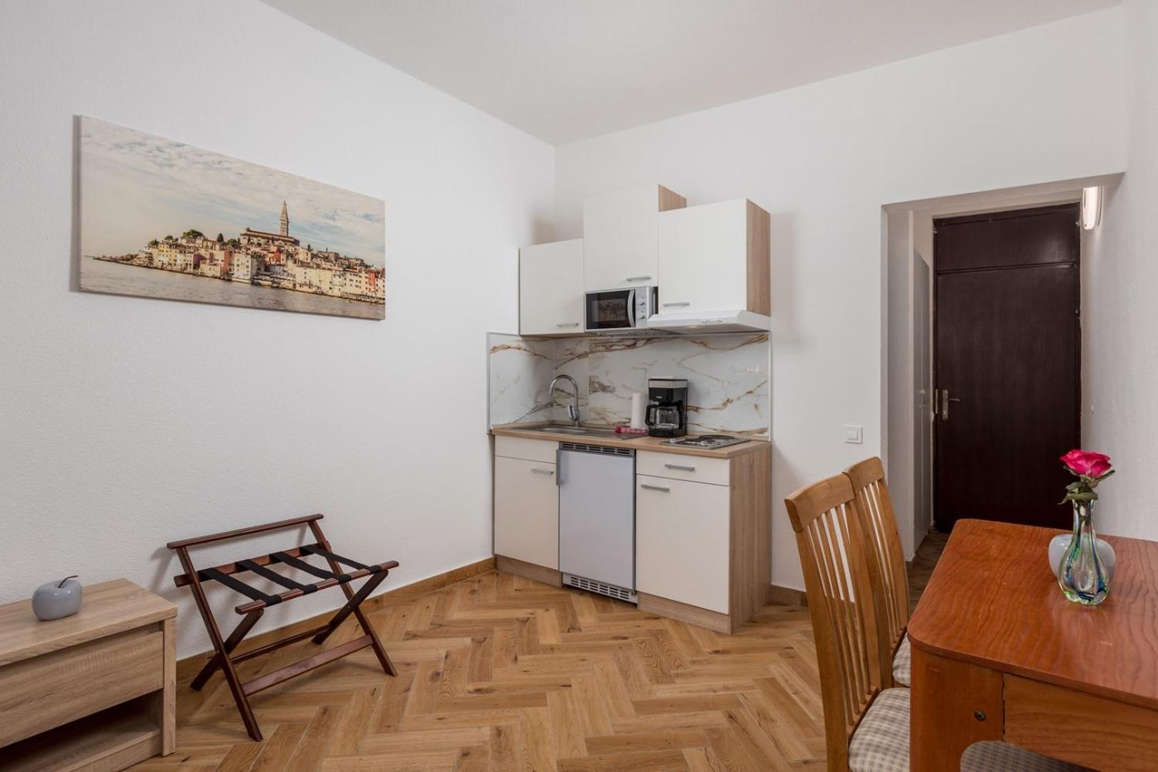 Apartments Jadranka 奥米沙利 外观 照片
